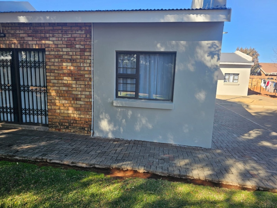 1 Bedroom Property for Sale in Rhodesdene Northern Cape